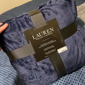 BNWT NEVER USED. Opened to show. Soft and comfy. Polo Ralph Lauren plush blanket